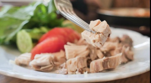 Ученые предупреждают о рисках чрезмерного потребления куриного мяса