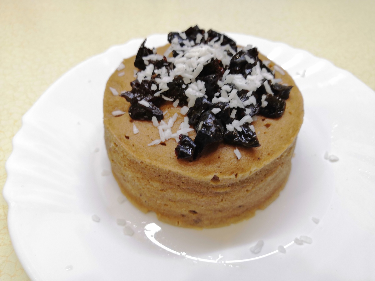 Простой и вкусный десерт: Кекс без духовки с черносливом