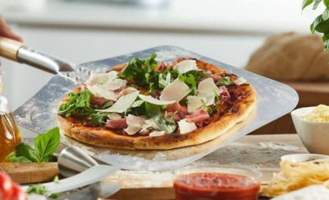 Приготовьте быструю пиццу на сковороде для всей семьи