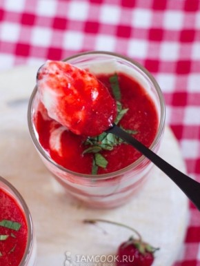 Лёгкий десерт с клубникой: просто, быстро и вкусно