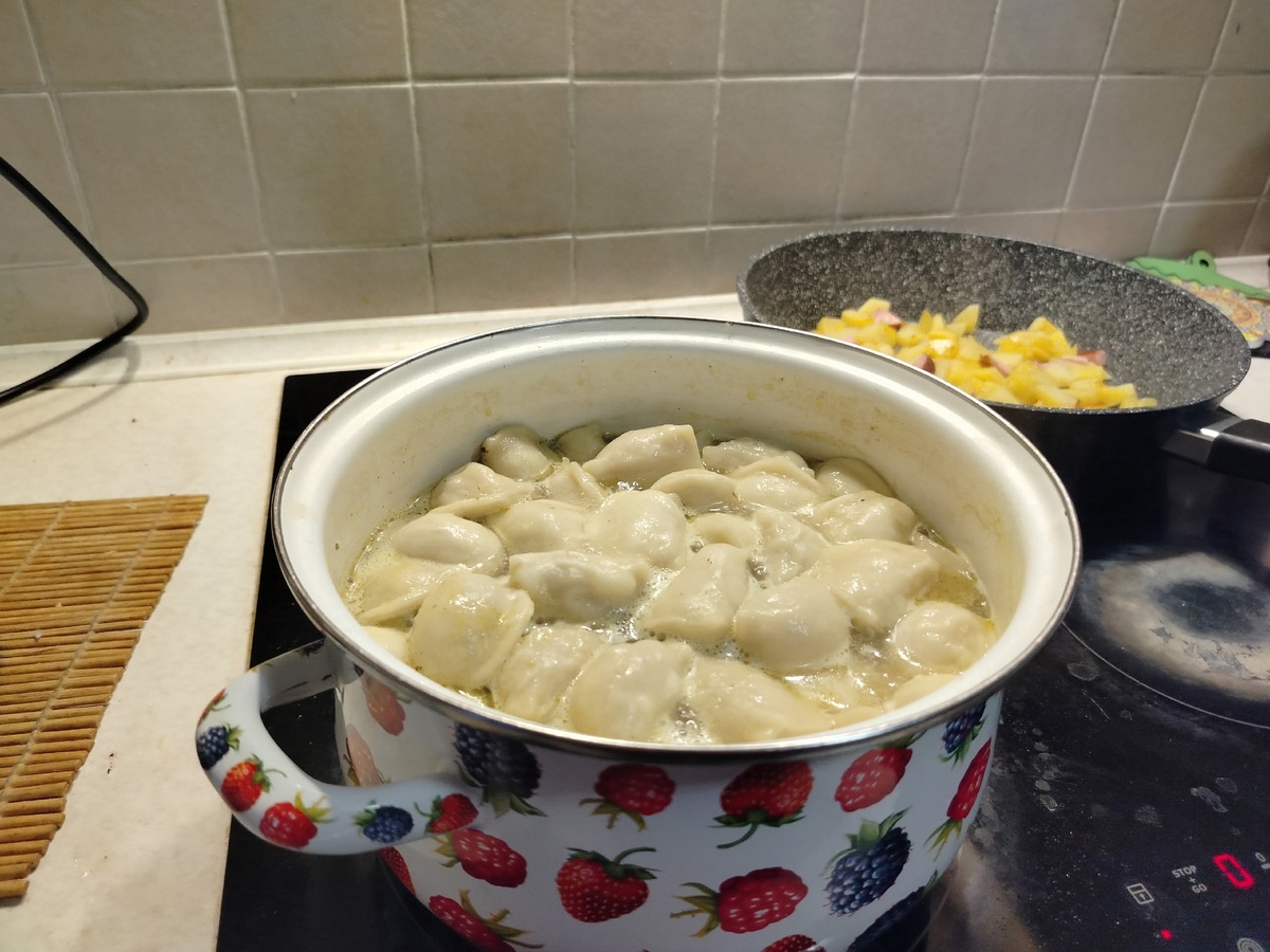 5 ошибок, из?за которых пельмени разваливаются — как сварить идеальные за 8 минут