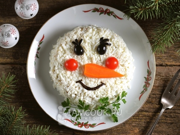 Праздничный стол стал живым — каждый салат будто часть новогодней сказки