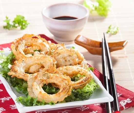 Луковые кольца: хрустящая закуска за считанные минуты