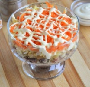 Салат из консервированной сайры и яблока