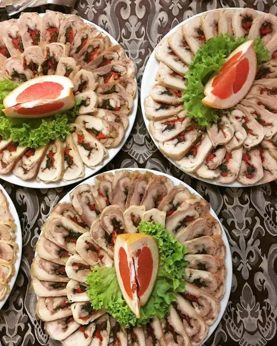 Вкусный куриный рулет для идеальной мясной нарезки