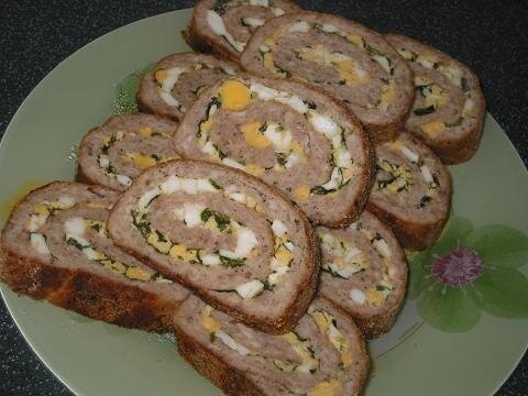 Непревзойденный мясной рулет с необычной начинкой