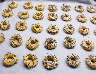 Кунжутные колечки: идеальный перекус к любому блюду