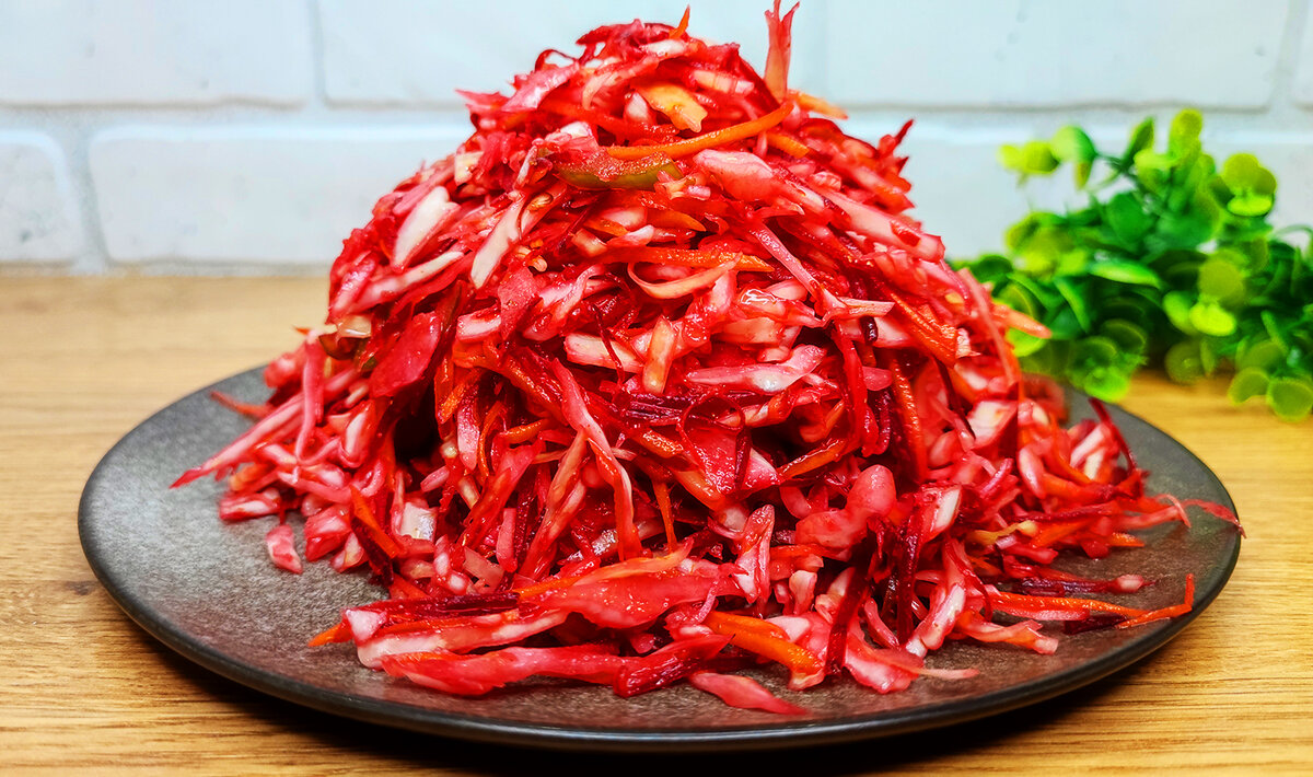 Пикантный салат из капусты: простой рецепт для яркого угощения