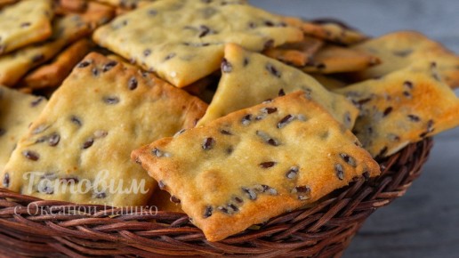 Легкий и хрустящий крекер к чаю: рецепт за 15 минут