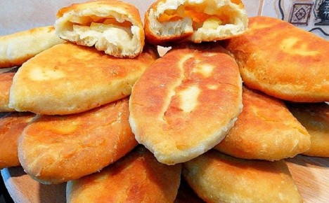 Как приготовить пышные пирожки на кефире и сметане: секреты идеальной выпечки