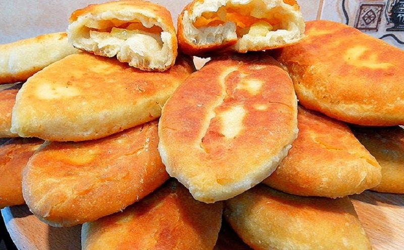 Как приготовить пышные пирожки на кефире и сметане: секреты идеальной выпечки