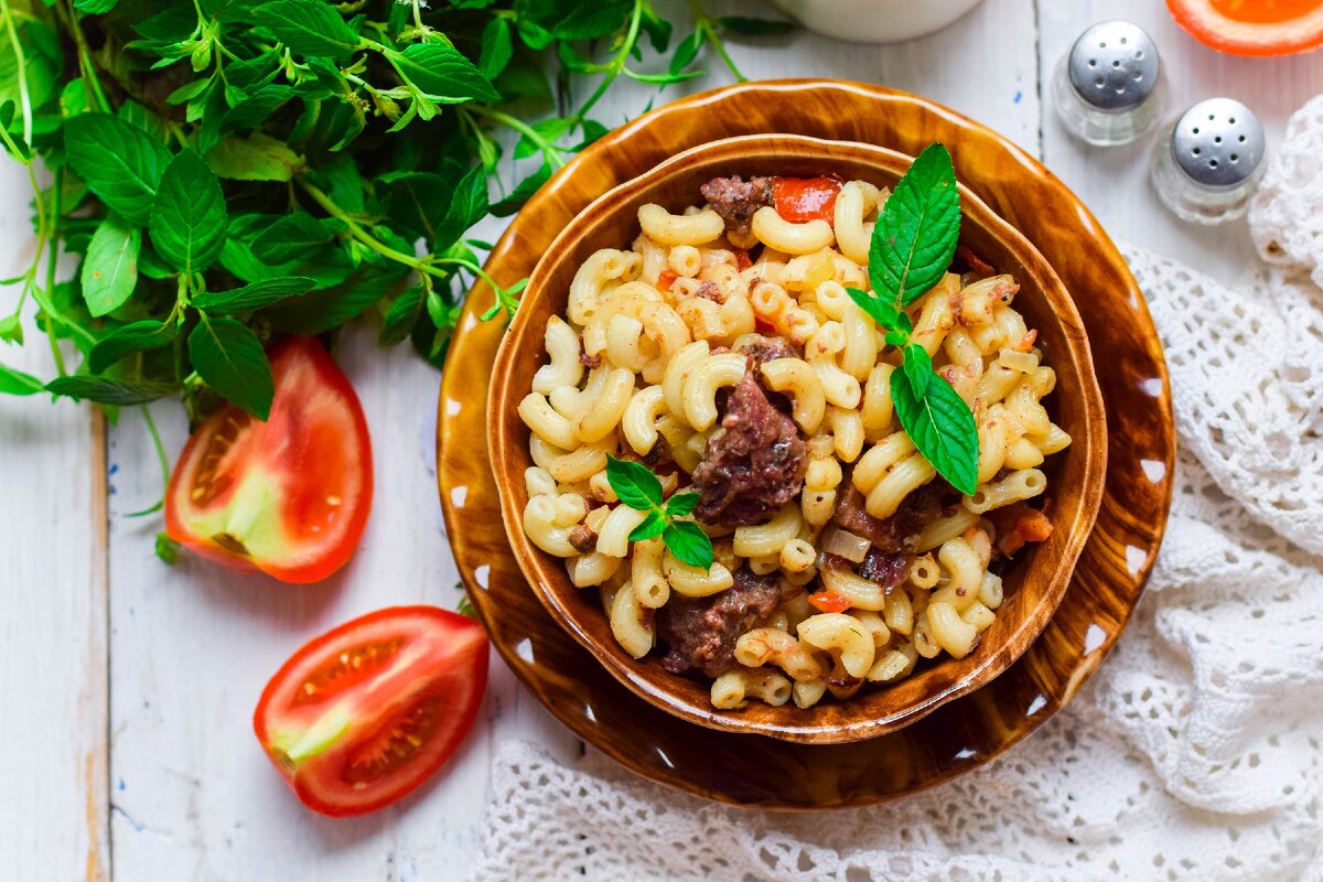 Простой рецепт макарон с тушенкой: быстрое и сытное блюдо