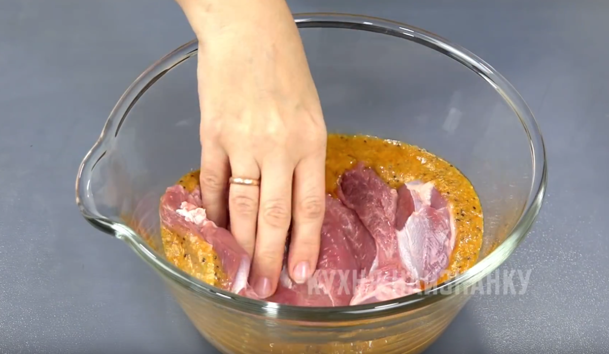 Нежное мясо с уникальным маринадом: рецепт, который стоит попробовать