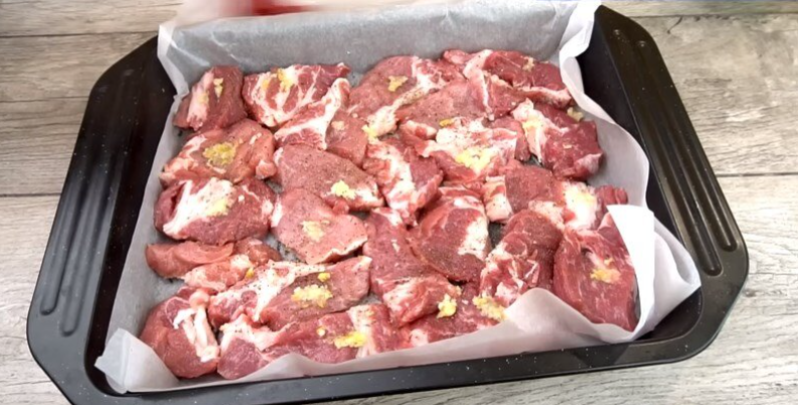 Как приготовить мясо в пергаменте: просто, быстро и вкусно