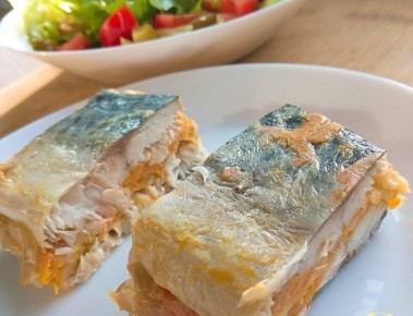 Легкий рулет из скумбрии с нежными овощами