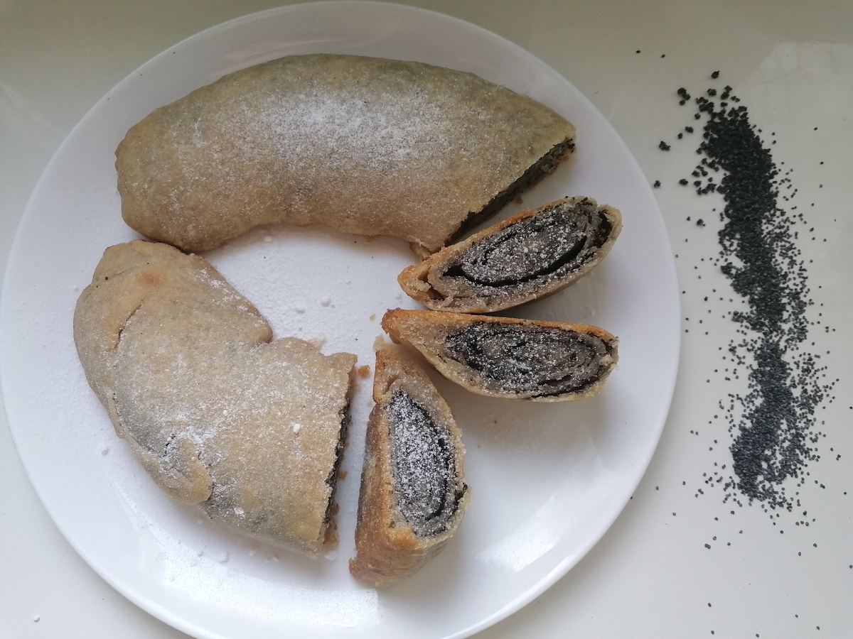 Вкусный рулет с маком по монастырскому рецепту для постящихся