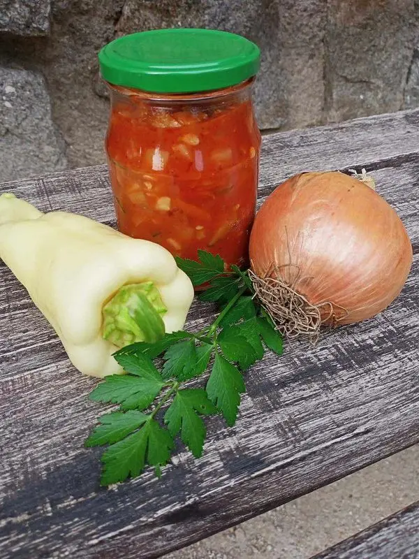 Салат из кабачков по-болгарски: идеальная заготовка на зиму