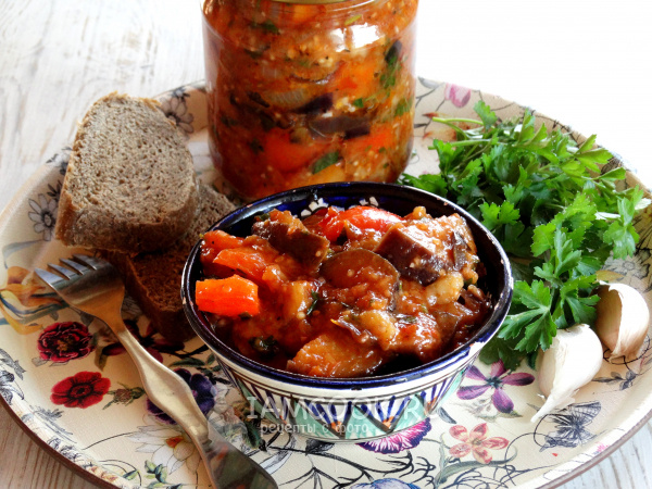 Аджапсандали: идеальный зимний салат с баклажанами