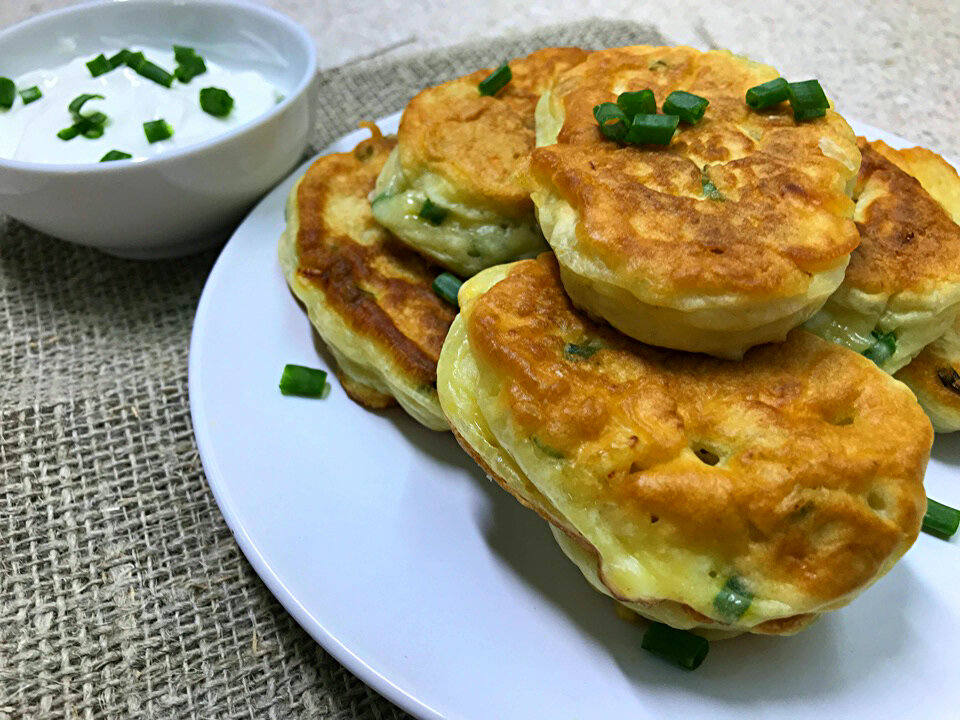 Ленивые пирожки с луком и яйцом: идеальный рецепт на скорую руку