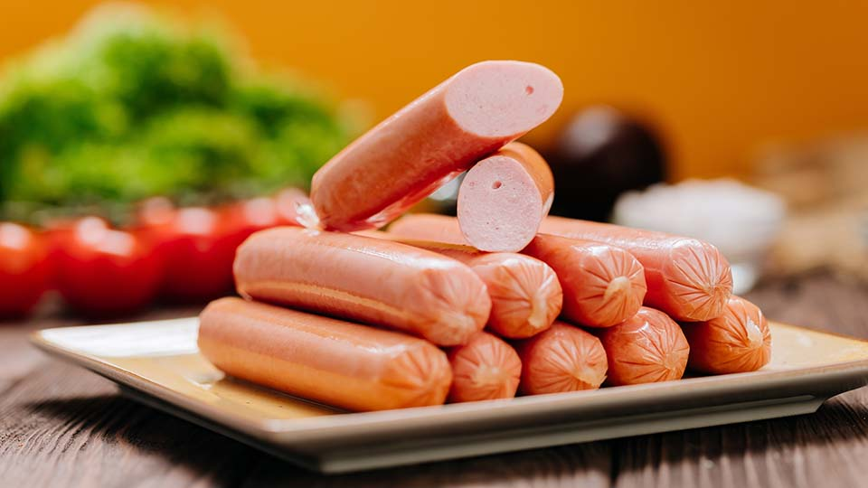 Что на самом деле скрывается за нежным названием "Молочные" сосиски?