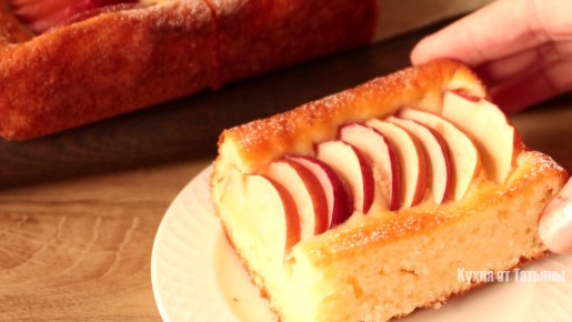 Нежная шарлотка с творожным наполнителем: простота и вкус на одном столе