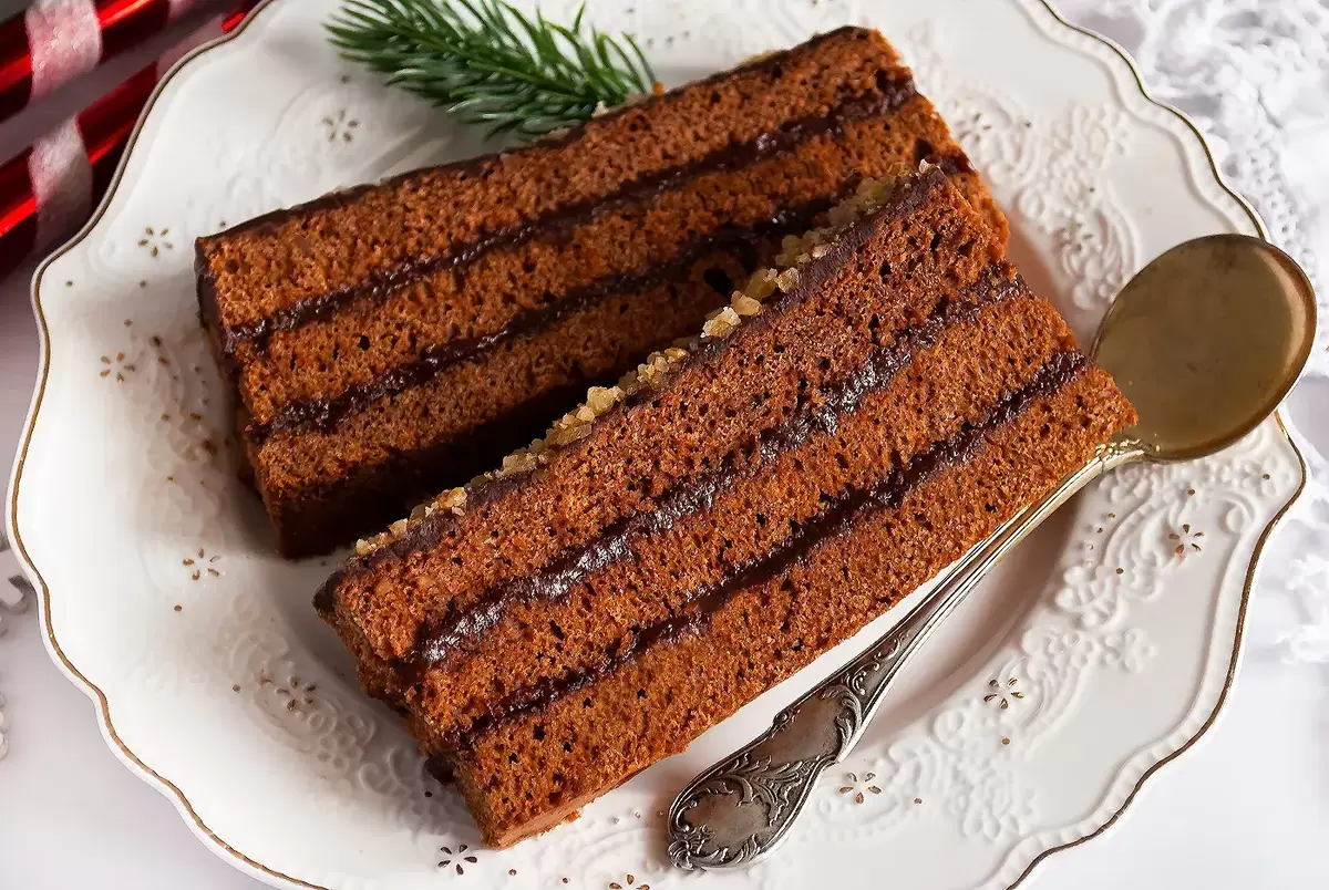 Сладкое удовольствие: медовый пряник со сливовым джемом для зимнего чая