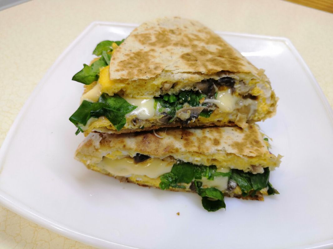 Лаваш с яично-грибной начинкой: быстрый и полезный завтрак