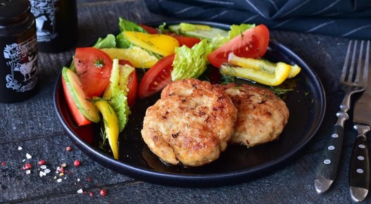 Кулинарное искусство: Как приготовить идеальные куриные котлеты для домашнего ужина