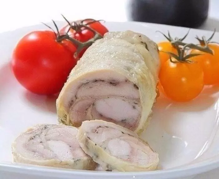 Новый взгляд на закуску: куриный рулет вместо колбасы