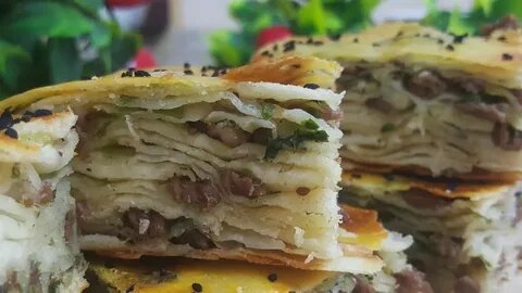 Слоистая лепёшка с фаршем: идеальный ужин для дачи