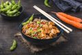 Лапша удон с курицей и овощами