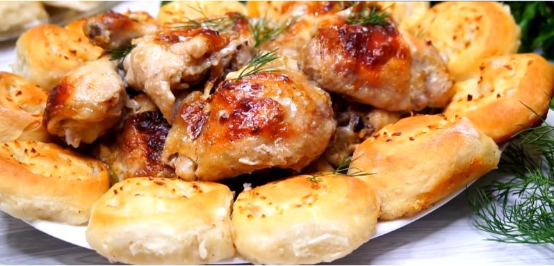 Нежная курица с ароматными пампушками: идеальный ужин для всей семьи