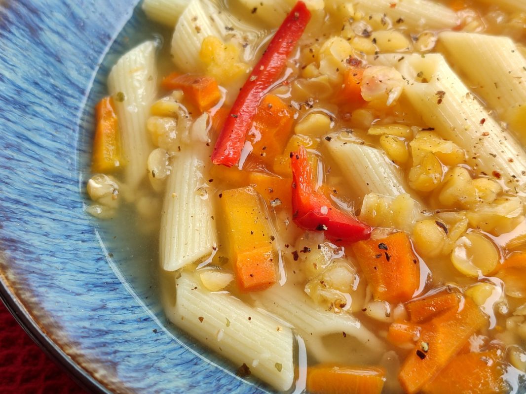 Недорогой, но удивительно вкусный суп: история и рецепт